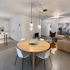 With Free Covered Parking - Center Appartement