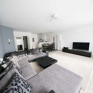 Renovated In Center Belgique